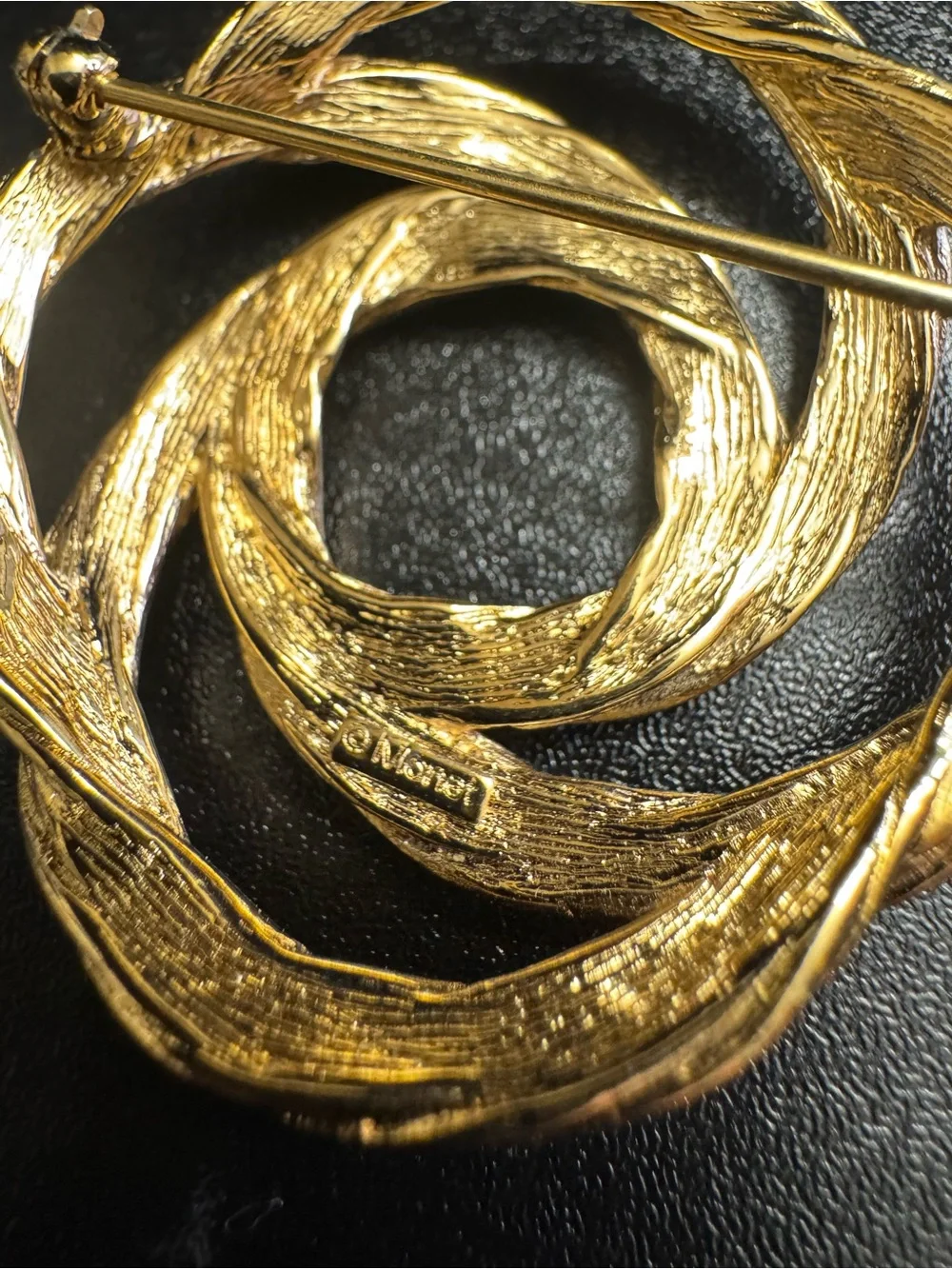 Monet elegant gold